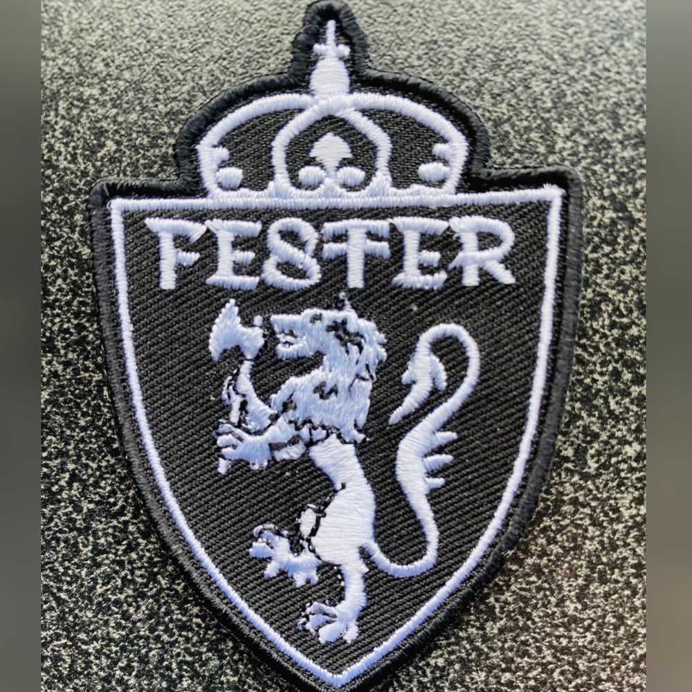 Crest patch white