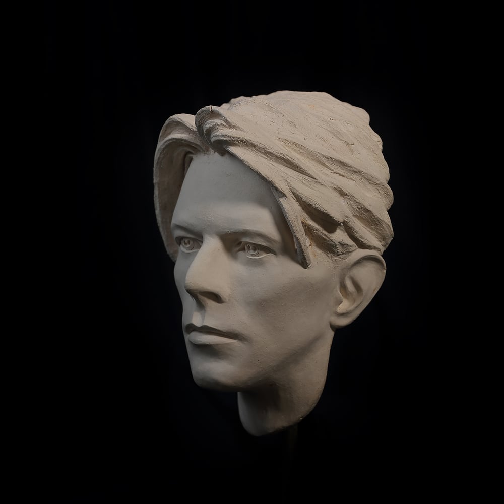 The Man Who Fell To Earth (Sculpture)