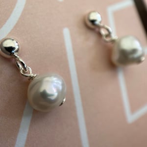 Image of PETITE PEARL EARRINGS 