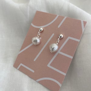 Image of PETITE PEARL EARRINGS 