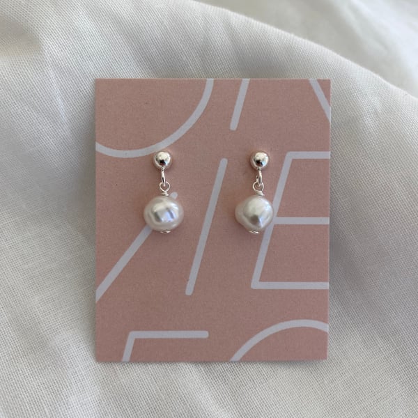 Image of PETITE PEARL EARRINGS 