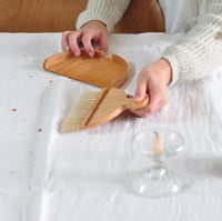 Image 3 of Pelle et brosse de table 
