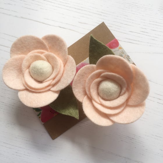 Image of Flower Hair Clips - Pale Peach