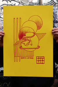 Marcjanna "Earth Strike" (selfisz)
