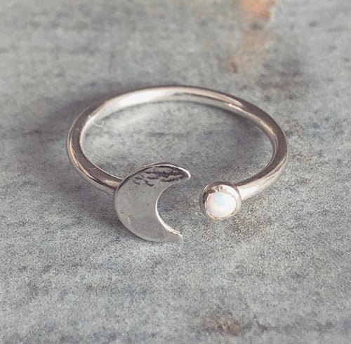 Image of SELENE ring (white)