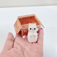 Image 9 of Picture holder white cat in the box ceramic keepsake (rainbow effect)