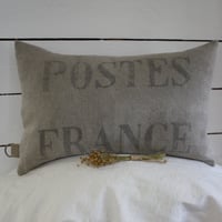 Image 2 of Coussin rectangulaire POSTES FRANCE.