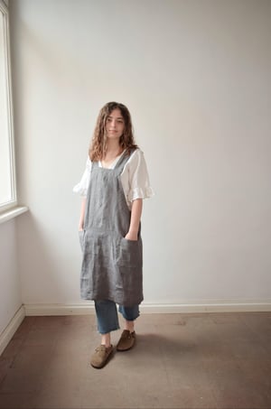 Image of Linen Cross-Back Apron