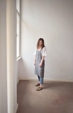 Image of Linen Cross-Back Apron