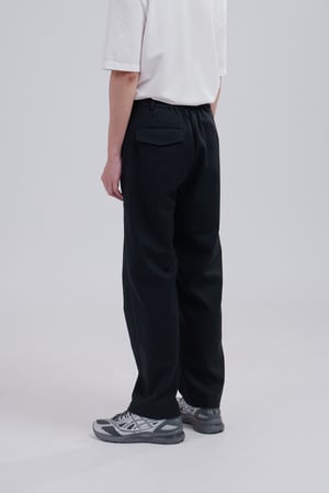 Image of TRAN - 直筒落鞋西裝褲 (黑)