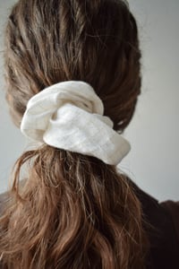 Image 2 of Set Of 3 Pieces Linen and Velvet Hair Scrunchies