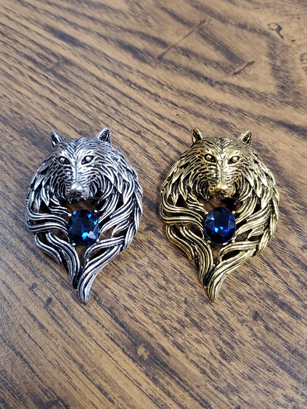 Image of WOLF ME BROOCH 