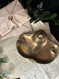 Image 4 of Encrier Art Nouveau en bronze et godet en porcelaine, début 1900