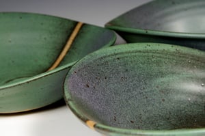 Green matt bowl (e030)