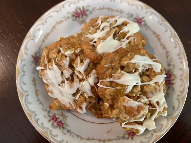 Image of Apricot and Oatmeal Cookies - 1 dozen
