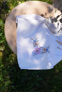 Image 3 of Petite nappe brodée