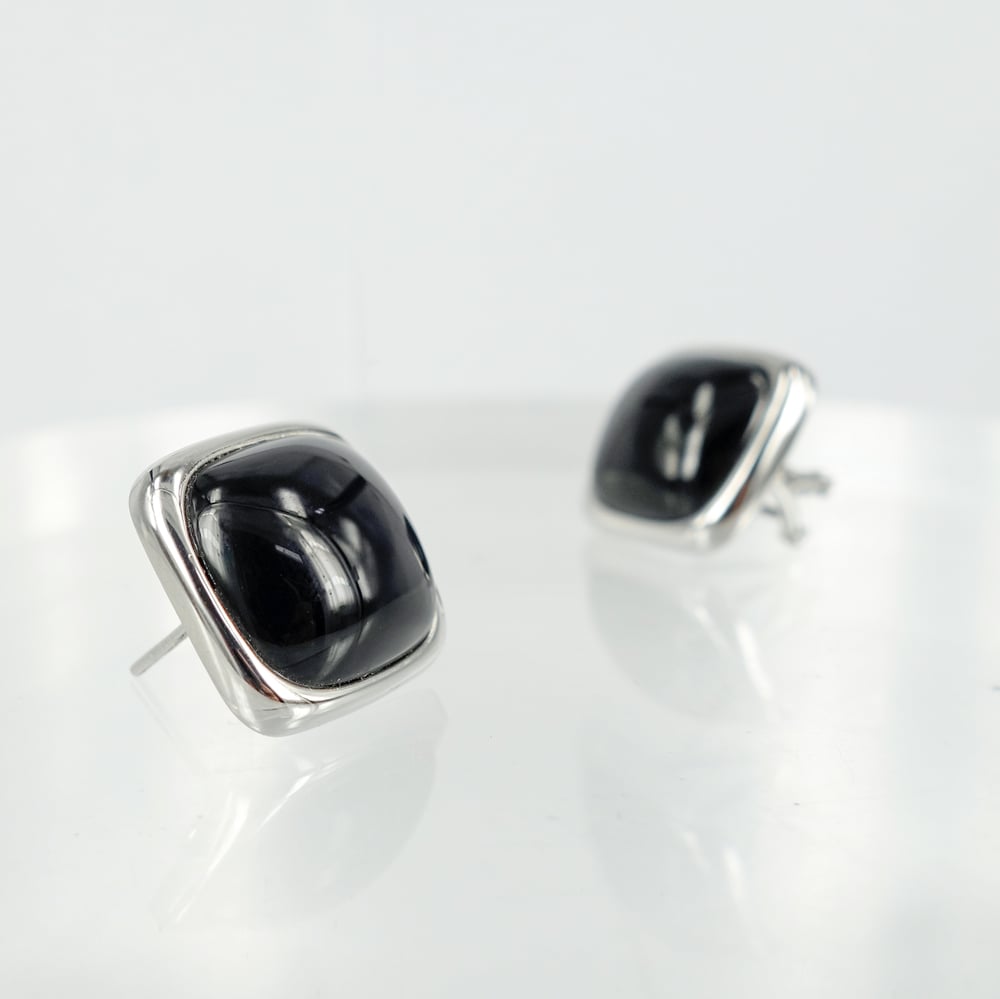 Image of M2133 - 14ct white gold and onyx stud earrings 