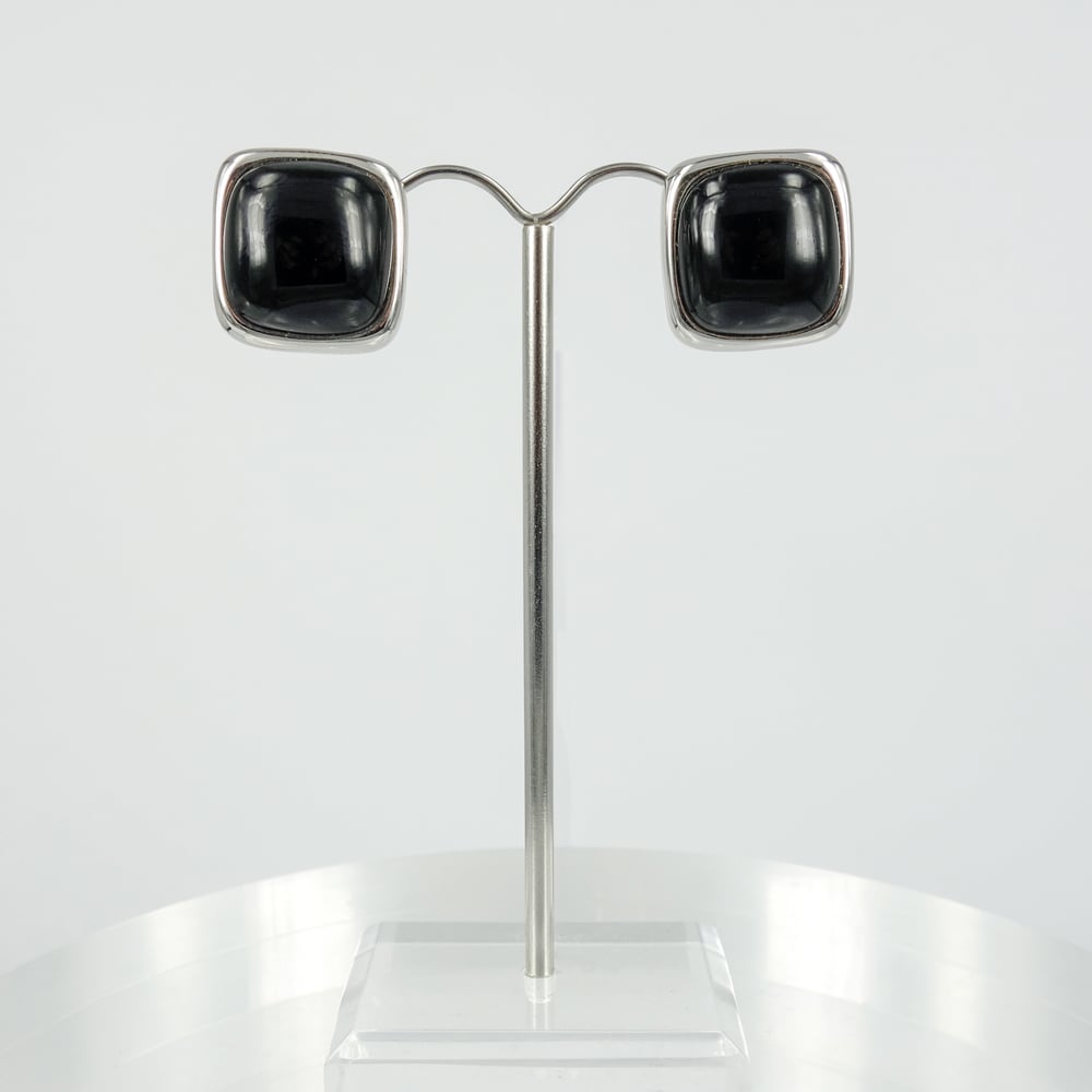 Image of M2133 - 14ct white gold and onyx stud earrings 