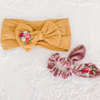 Image 2 of Rosette Stretchy Bow 