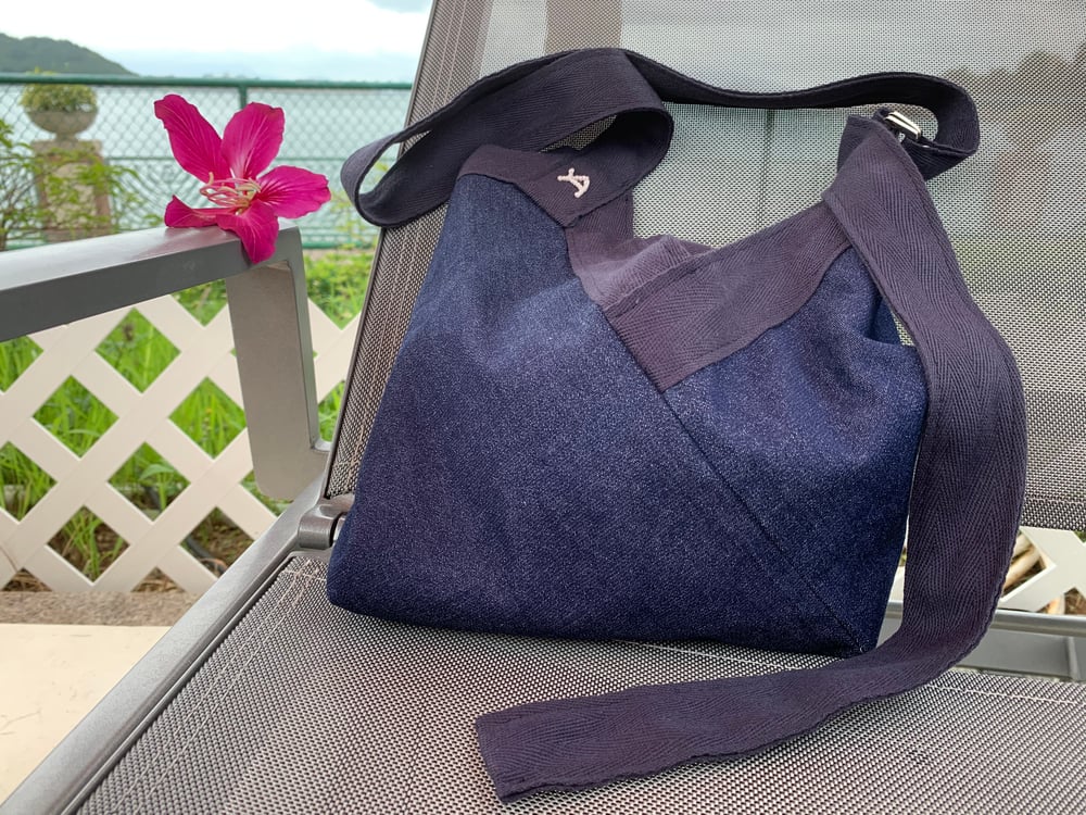 Image of Yvonne bag in the blue mood