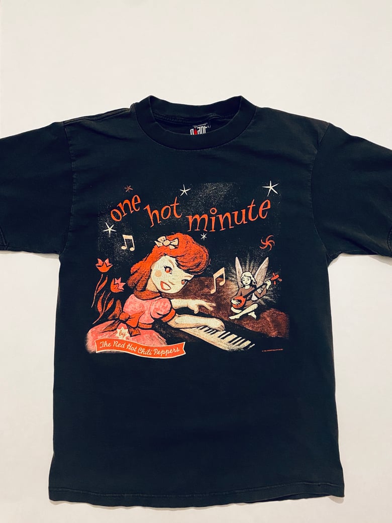 Image of VINTAGE 1995 RED HOT CHILI PEPPERS TOUR TEE