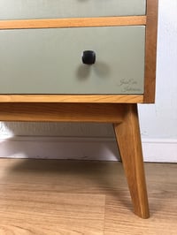 Image 3 of Mid Century Vintage Retro CHEST OF DRAWERS / BEDSIDE TABLE by Morrison of Glasgow