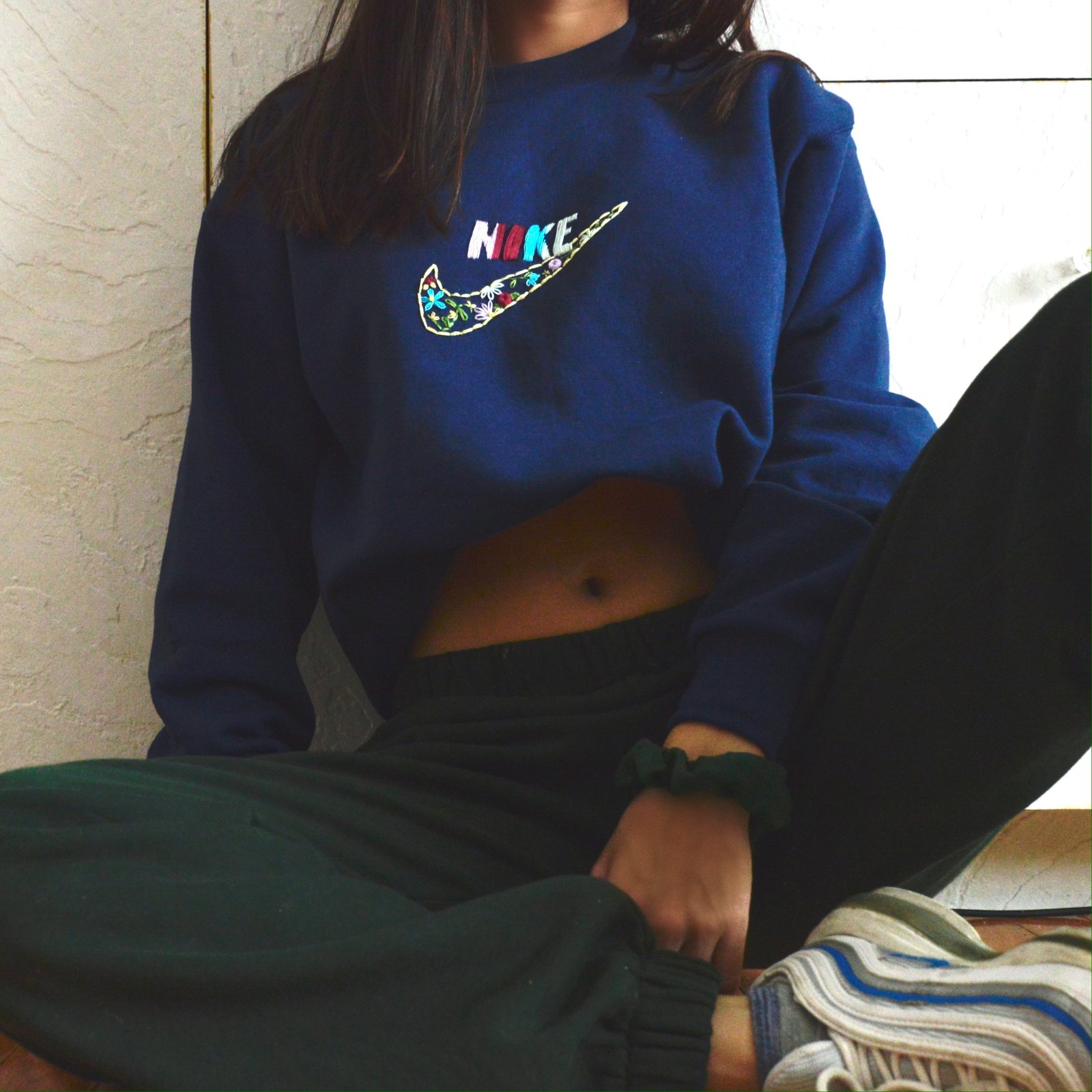 nike embroidered crewneck