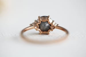Image of 18ct rose gold grey rose-cut diamond ring (IOW151)
