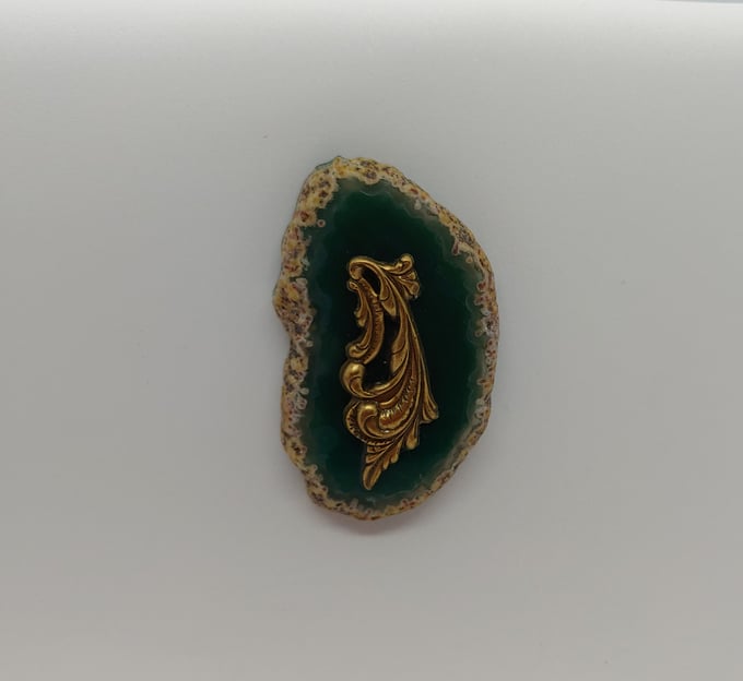 Image of Dyed  Agate Magnetic Pin  #20-287