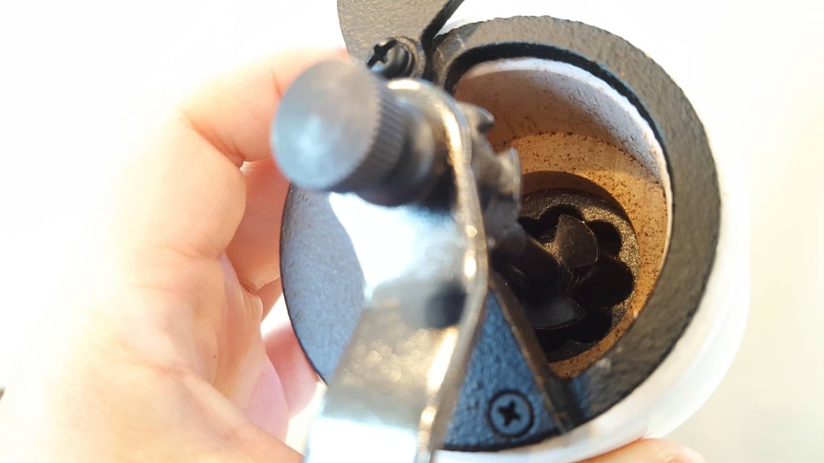 AKIRAKOKI® Manual Coffee Bean Grinder Wooden Cast Iron Burr - A15B
