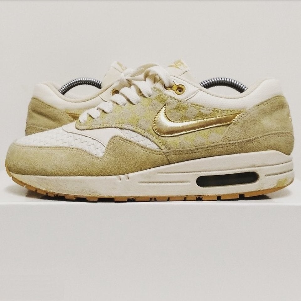navy blue and brown air max