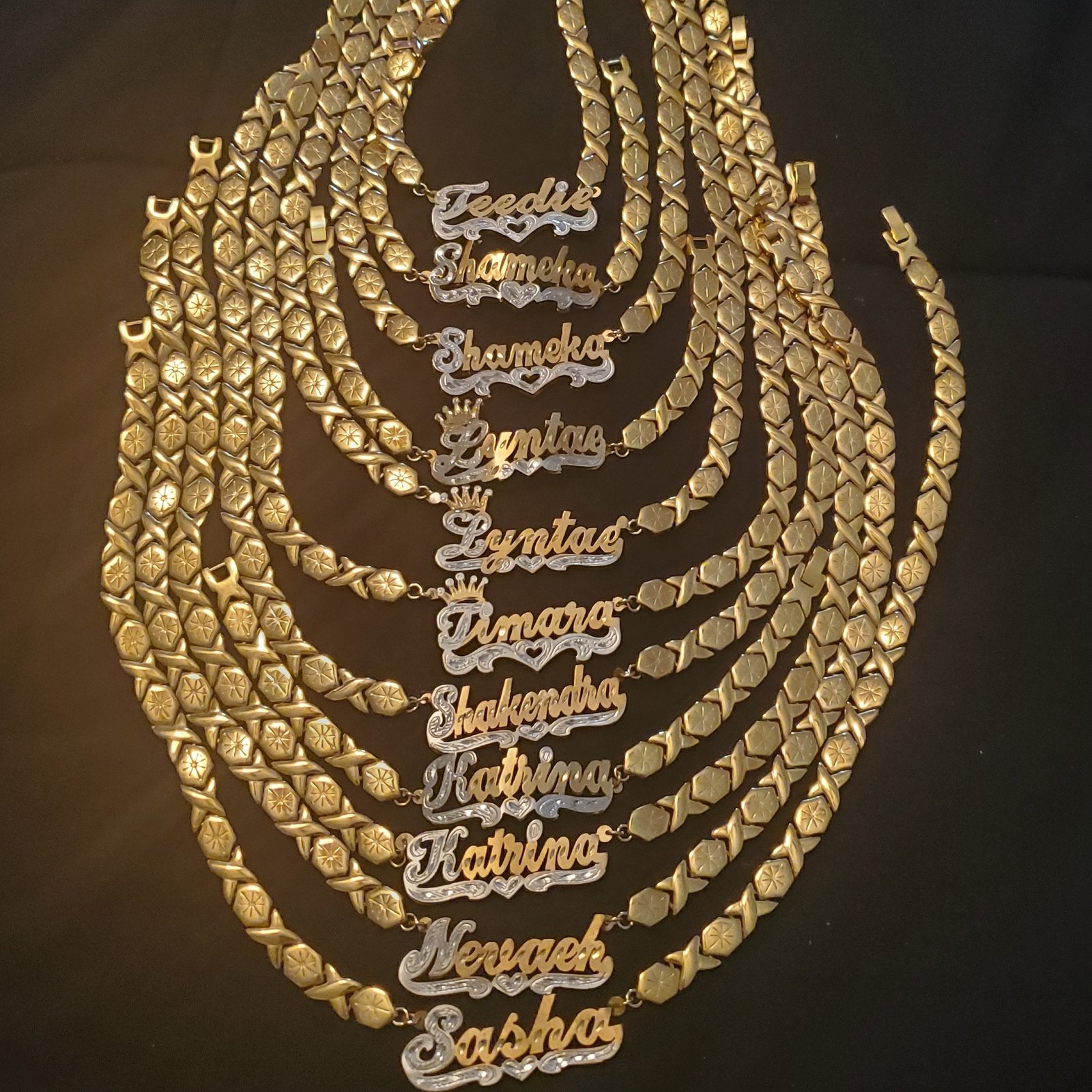 xoxo nameplate chain