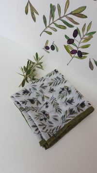 Image 2 of Pañuelo mediano OLEA blanco y verde