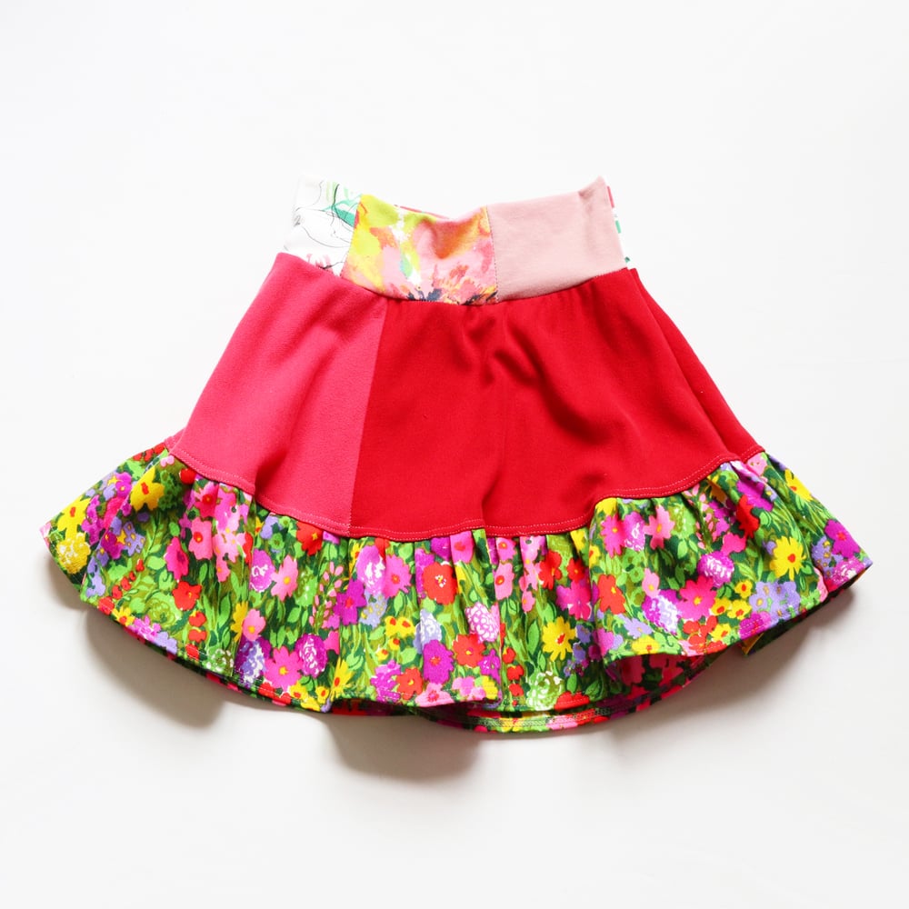 Image of red and pink 12/14 floral multi happy colorful vintage fabric flouncy skirt courtneycourtney 