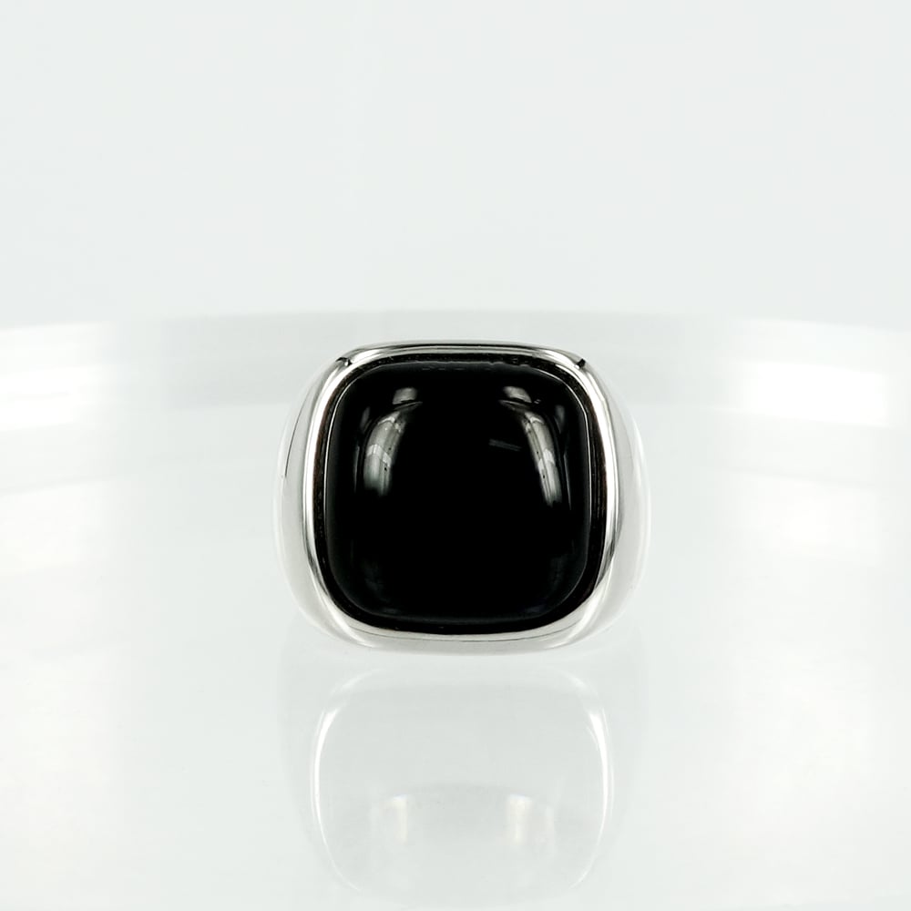 Image of M2132 - 14ct white gold onyx dress ring 