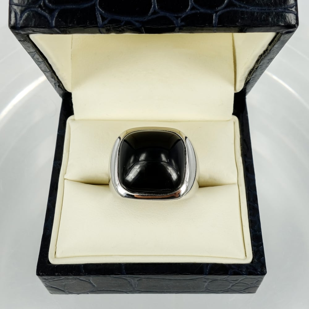 Image of M2132 - 14ct white gold onyx dress ring 