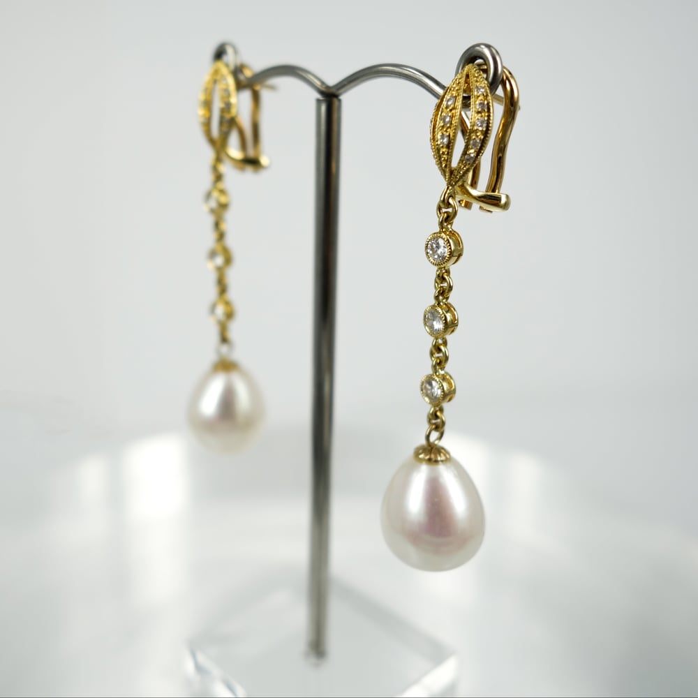 Image of PJ4360A - 18ct yellow gold diamond and pearl drop earrings