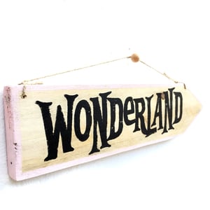 Image of Cartel flecha Wonderland