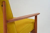 Image 4 of Fauteuil modèle T jaune