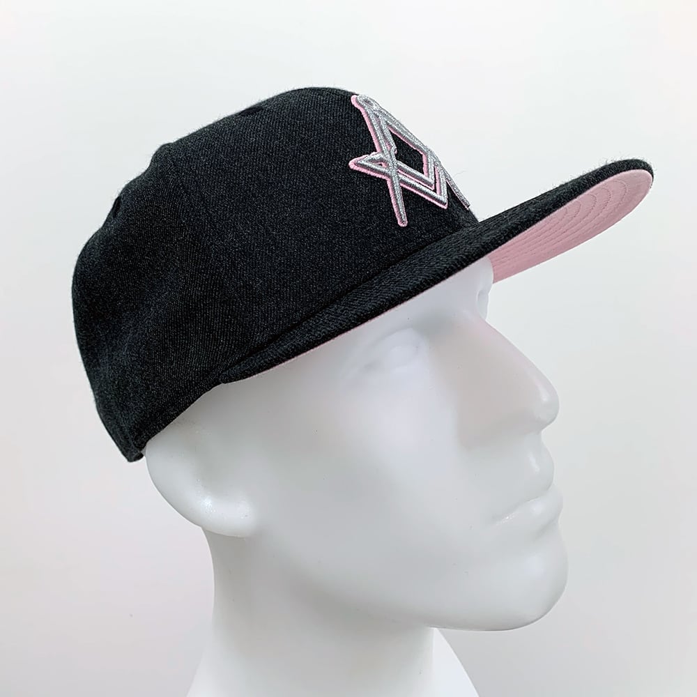 Image of New Era 9Fifty Snap - Heather Black with Pink