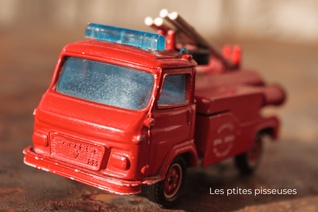 Top éponge manche trois quart cravate rouge