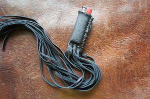 Image of  Atsila Lighter Slip/Whip  <Black>