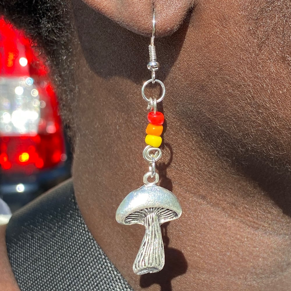 Image of cozy brain fog earrings 