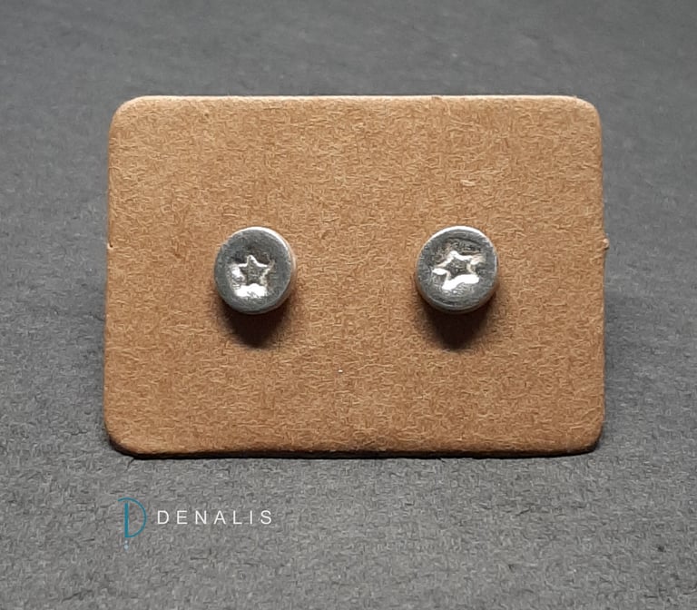 Star stamped stud earrings Image 3