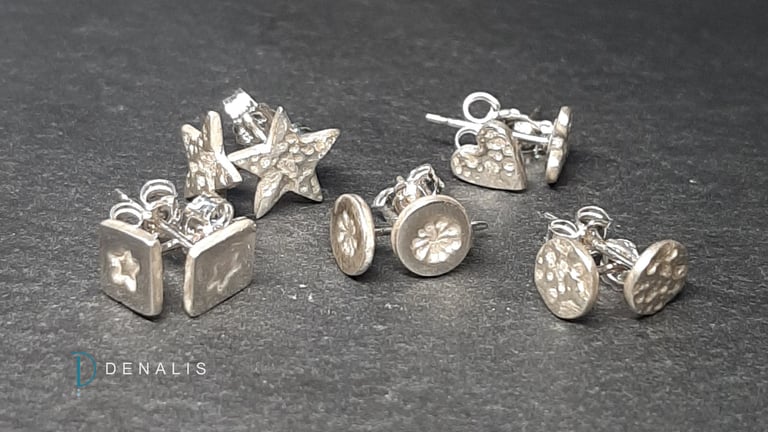Star stamped stud earrings Image 4