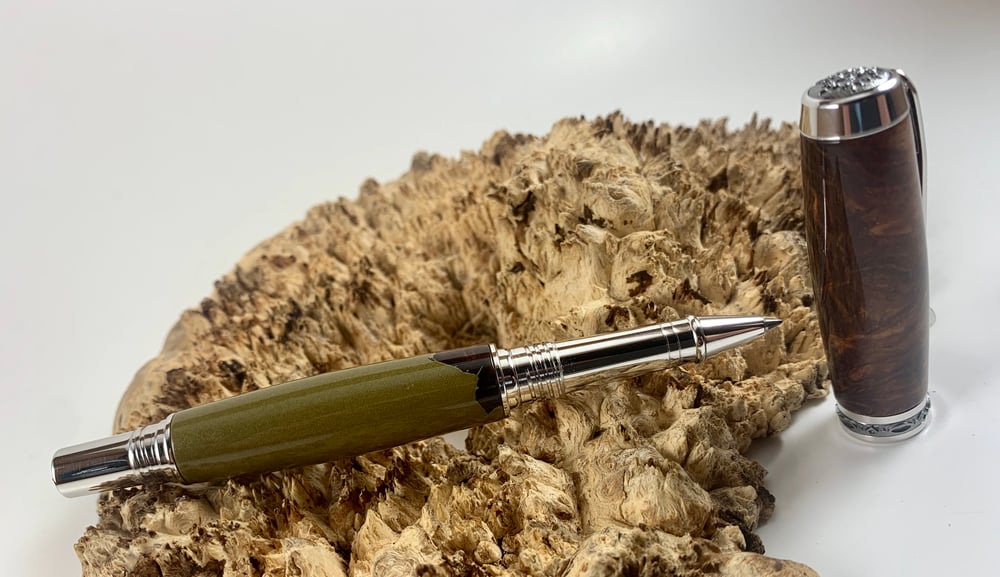 Image of Jr Statesman Rollerball Pen in Hondurans Rosewood Burl Cast With Real Brass