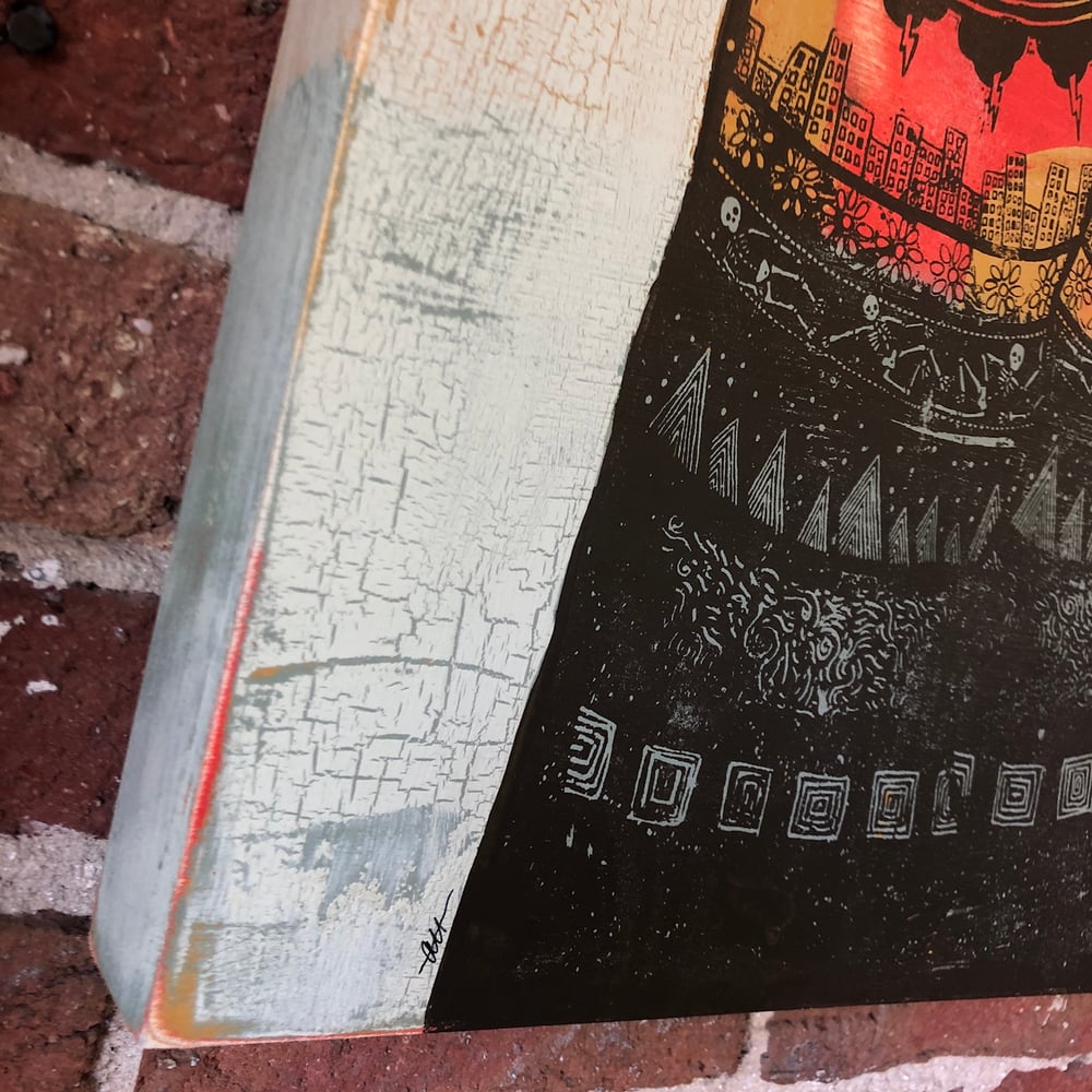 Image of ¡Que Linda! On Distressed Pine Box