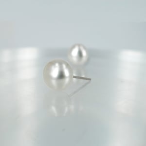 Image of CP0905 - 9ct white gold natural freshwater pearl stud earrings 