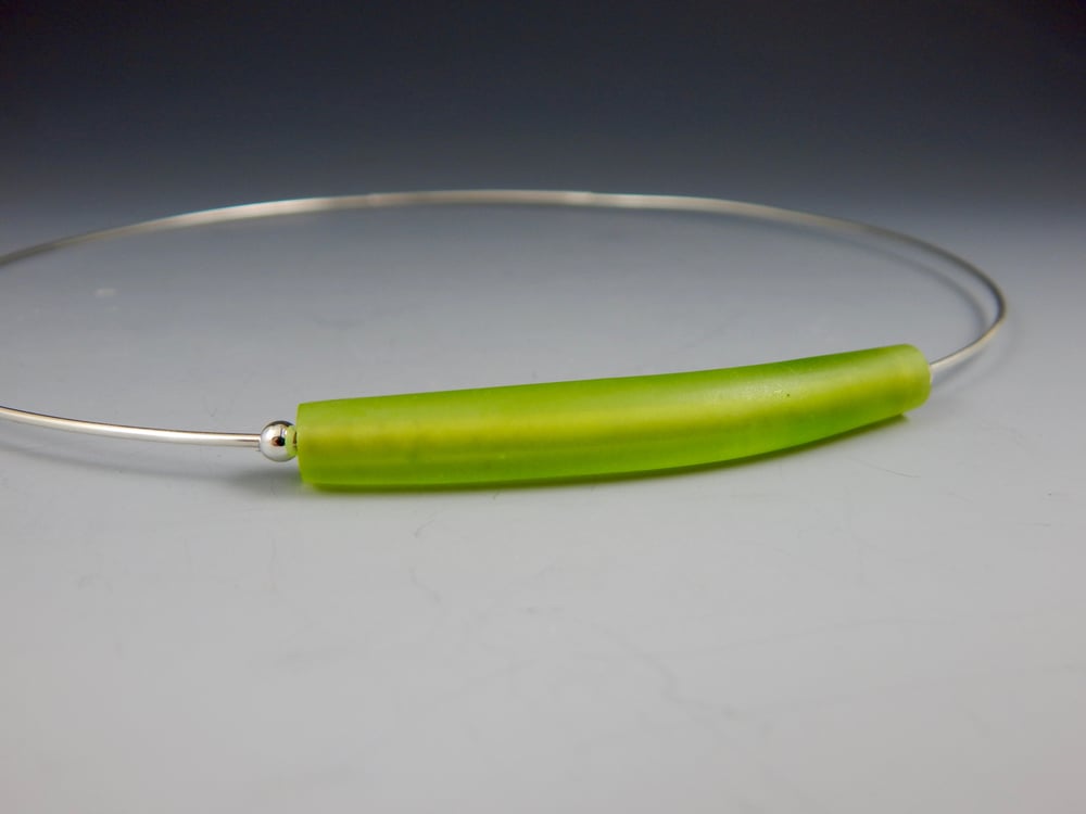 Image of Artisan Glass • Curved Green Glass Bead