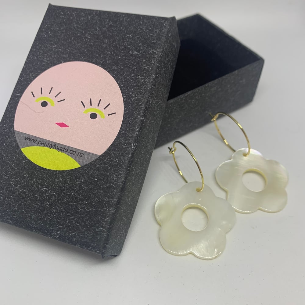 Image of Shell Flower Earrings